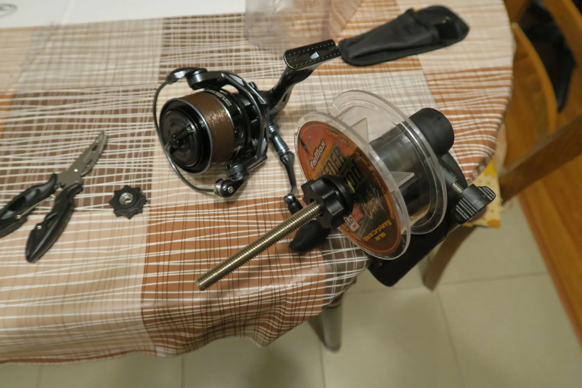 Spinning reel spooled