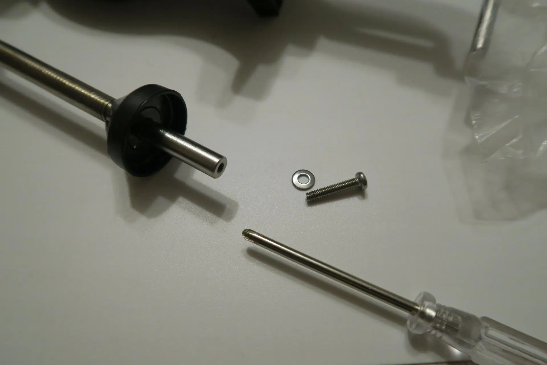 Attaching the line holder axle